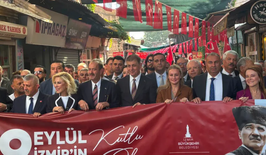 İzmir’in kurtuluşunda CHP’li vekiller yürüyüşe katılmadı!