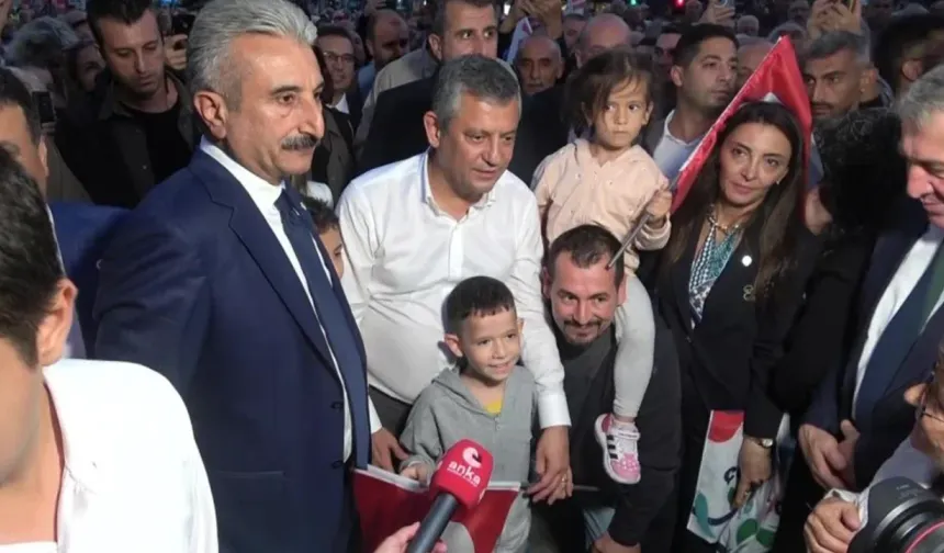 Özgür Özel, Bursa'da gençlere seslendi: Geleceğe sahip çıkın