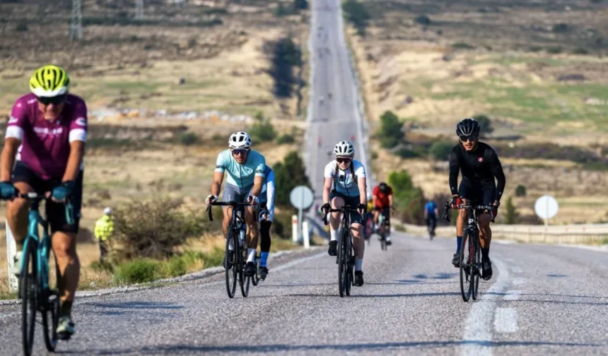 Çeşme'de Gran Fondo heyecanı: 10 ülkeden 809 sporcu yarıştı