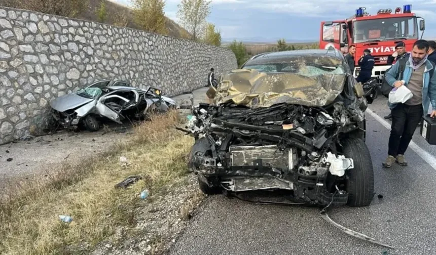 Çorum'da can pazarı! Otomobil ile cip çarpıştı: 4 ölü, 2 yaralı