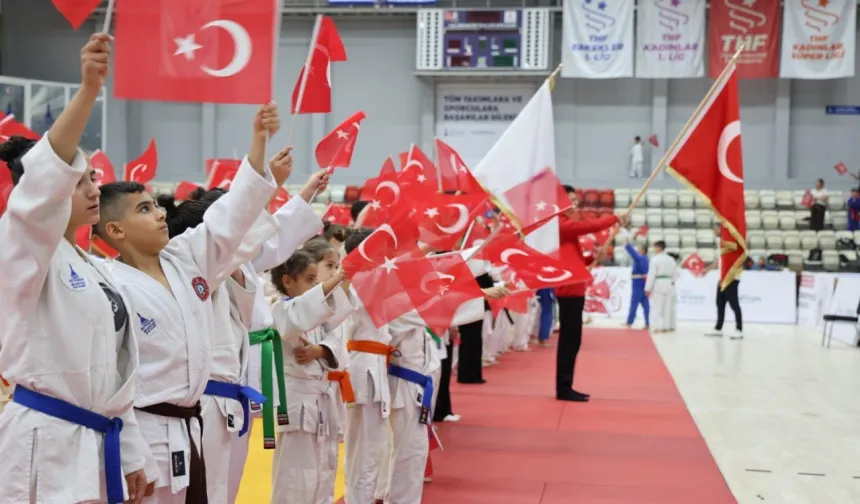 Cumhuriyet'in 103. yılında İzmir'de spor şöleni