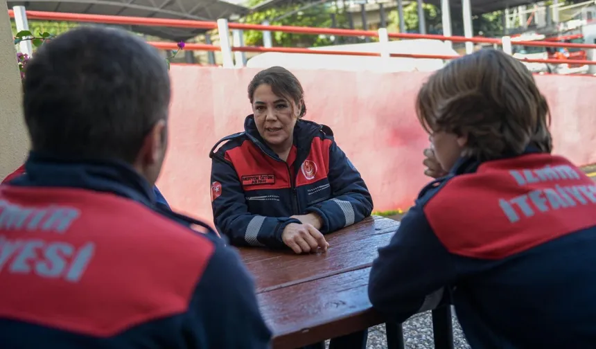 Enkazda oğlunu kaybeden anne şimdi hayat kurtarıyor