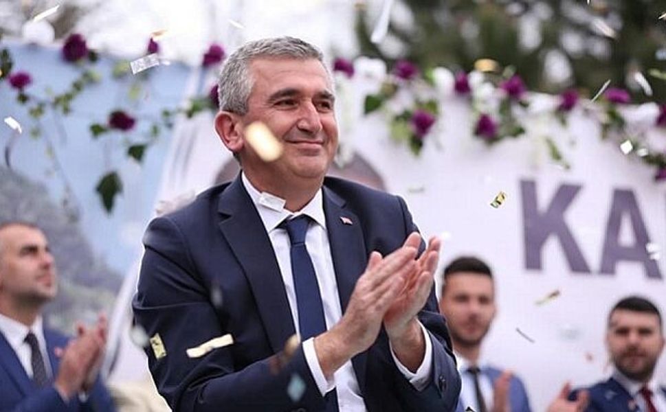 Akçakoca Belediye Başkanı Fikret Albayrak gözaltına alındı