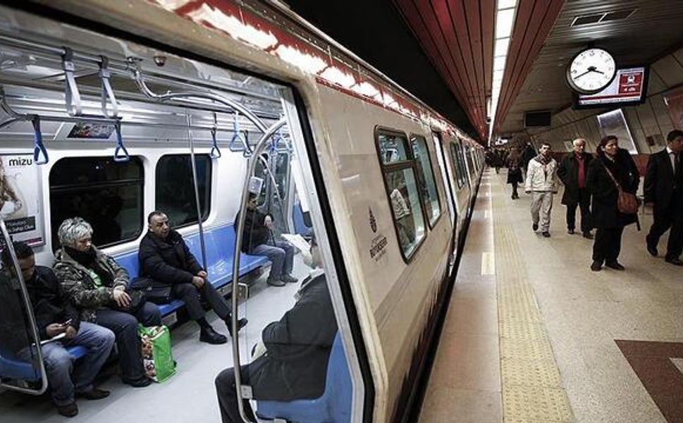 İstanbul'da metro seferlerine 'şampiyonluk kutlaması' düzenlemesi