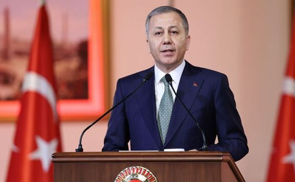 SON DAKİKA | Bakan Yerlikaya'dan yangın açıklaması: 'İzmir'de 110 konut, 2 işyeri ve 1 ahır hasarlı'