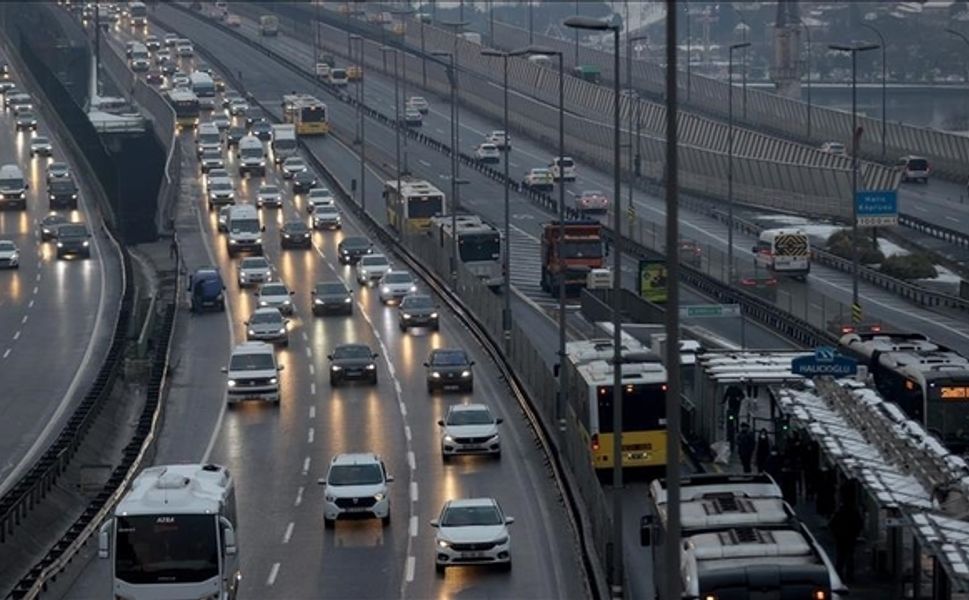 Sürücüler dikkat! Kara yolu geçiş ücretlerinde yeni dönem