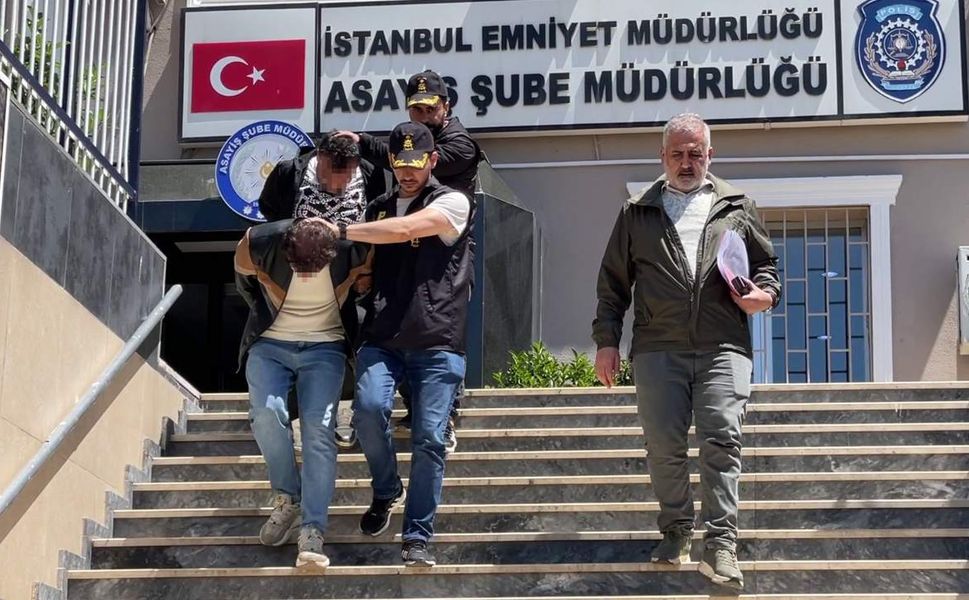 15 yaşındaki çocuk, haraç almak için oto galeriyi kurşunladı