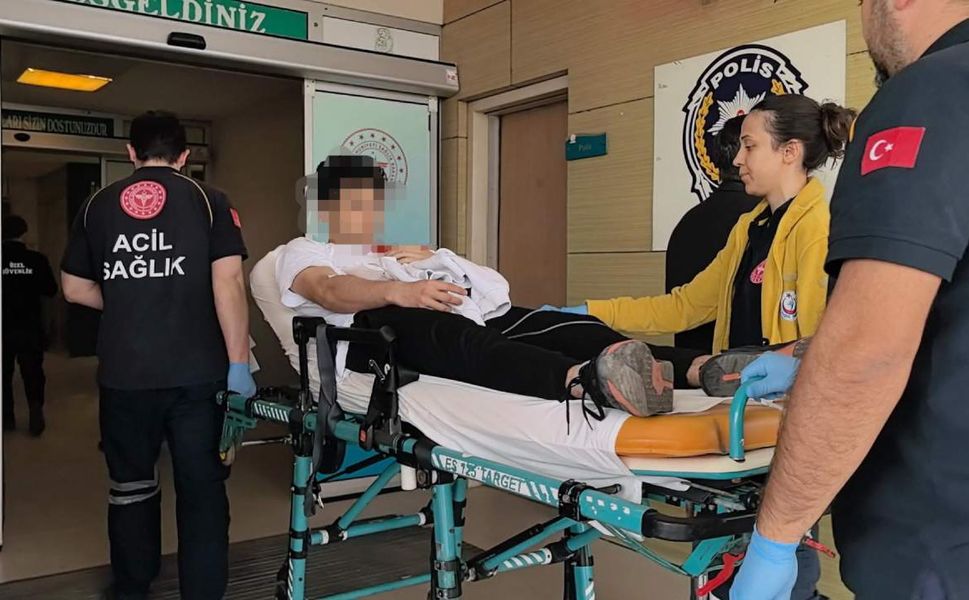 17 yaşındaki genç arkadaşıyla şakalaşırken bıçaklandı
