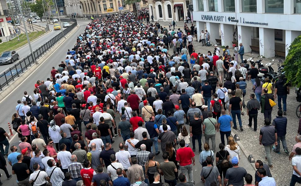 İzmir’de grev sürüyor: Tugay ve DİSK arasında maaş atışması