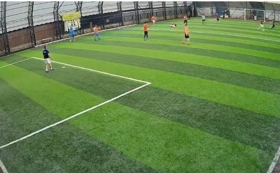 24 yaşındaki genç futbol oynarken kalp krizi geçirip hayatını kaybetti