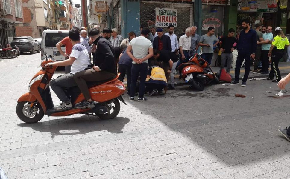 3 motosikletin kafa kafaya çarpıştığı kazada 2 kişi yaralandı