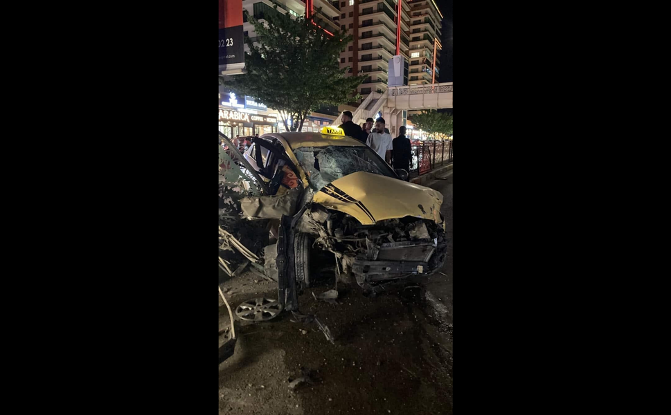 Bariyerlere çarpan otomobilde 1 kişi yaralandı