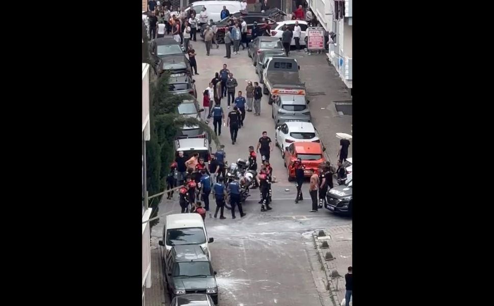 Akli dengesi yerinde olmayan şahıs polise saldırdı, ayağından vuruldu