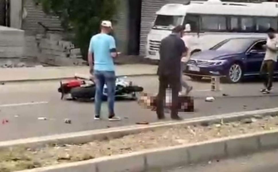 Bir motosikletin diğerine çarptığı kazada 2'si ağır 3 kişi yaralandı