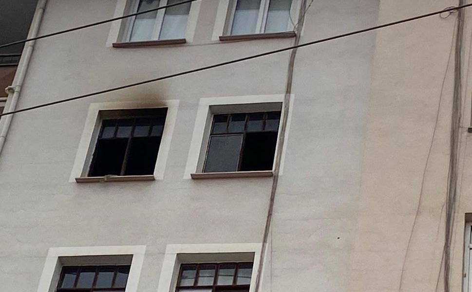 Evde şarj edilen motosiklet aküsü patladı: Faciaya ramak kaldı!