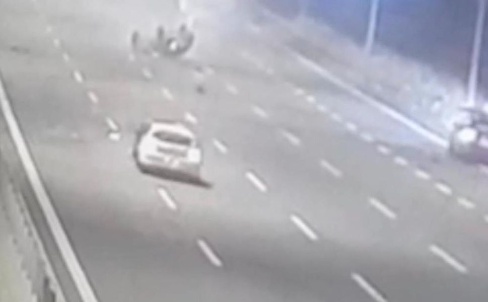 Facia ucuz atlatıldı: Araç takla attı, 9 yaşındaki çocuk yola savruldu!