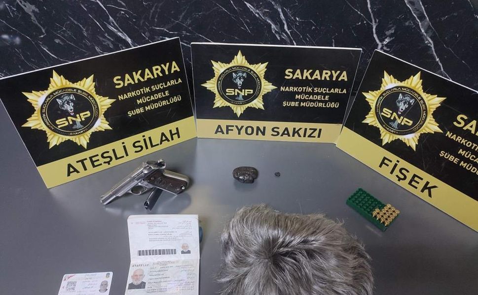 Film gibi operasyon: Sahte kimlik, peruk ve aile süsüyle" yakalandı!