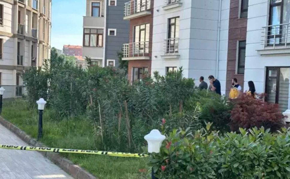 Gece balkonundan düşen kadının cansız bedeni sabah bulundu