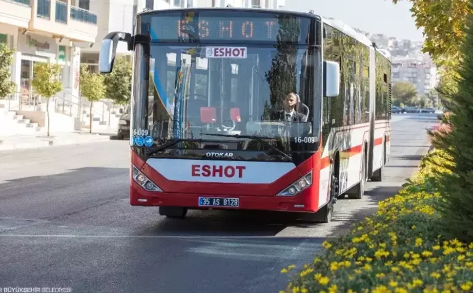 Çeşme yangını sebebiyle bazı hatlar geçici olarak iptal edildi