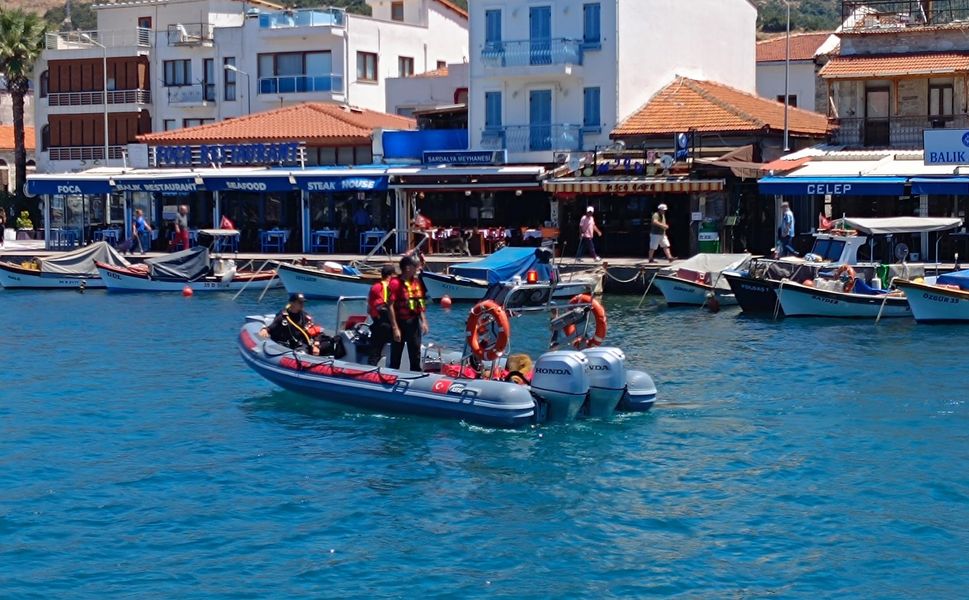 İzmir'de deniz dibi temizliği seferberliği: Tonlarca atık çıkarıldı!