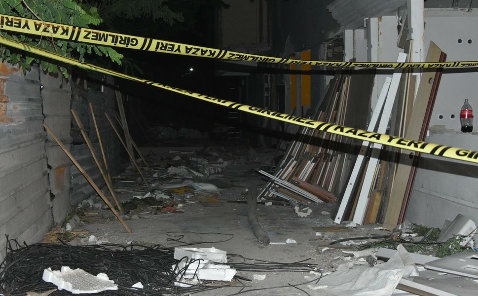 İzmir'de metruk binadaki kuyuda feci son: Hurda toplarken hayatını kaybetti!