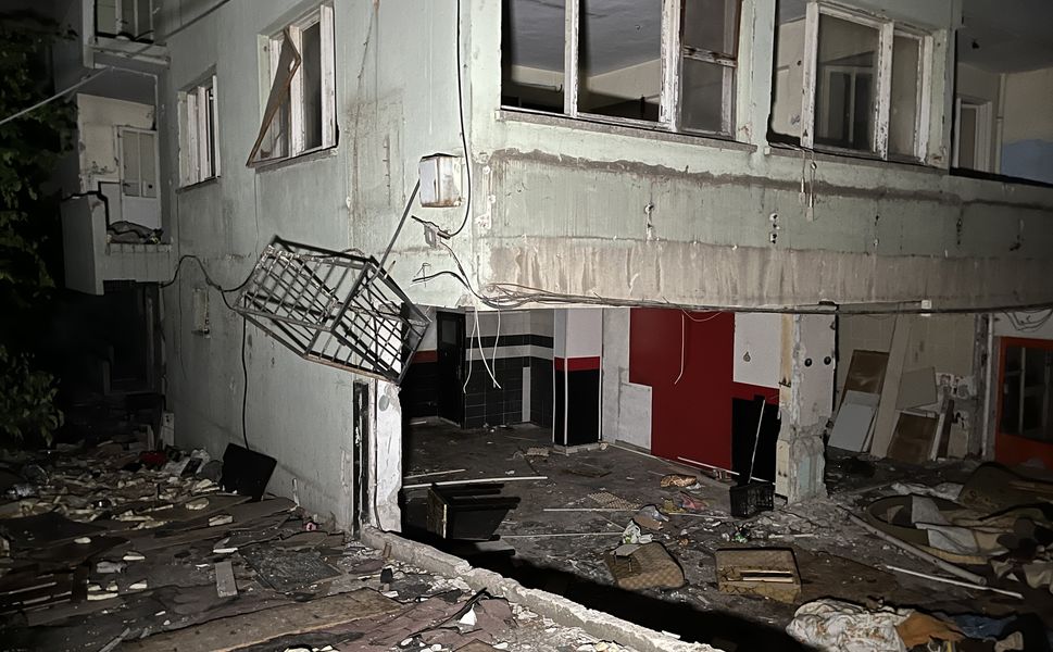 İzmir'de tüyler ürperten olay: Metruk binada poşetler içinde 3 kafatası ve kemikler bulundu!