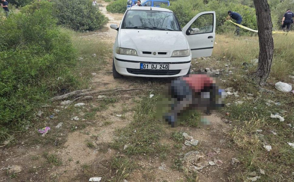 Kayıp genç aracının önünde ölü bulundu