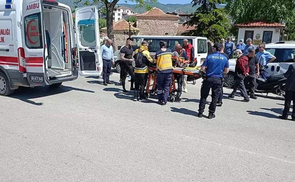 Motosikletin çarptığı yaya ağır yaralandı