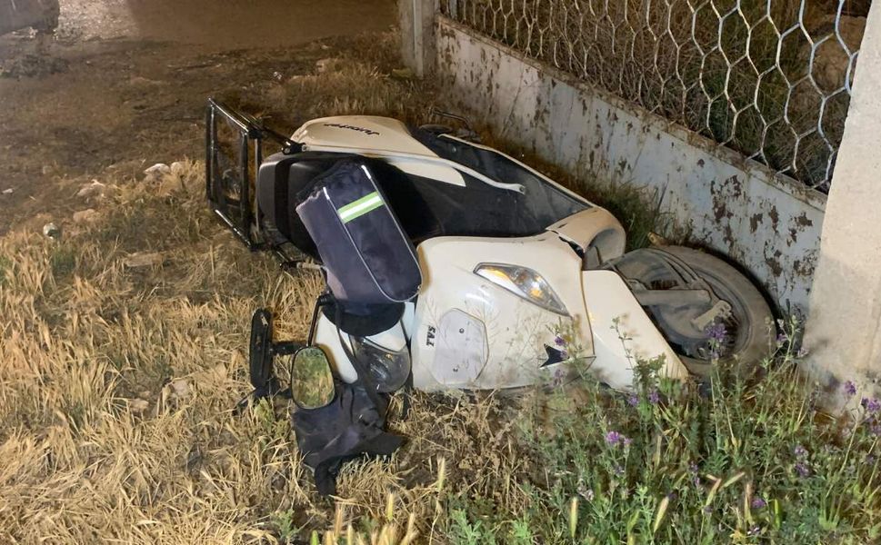 Motosikletli kurye kazada yaralandı