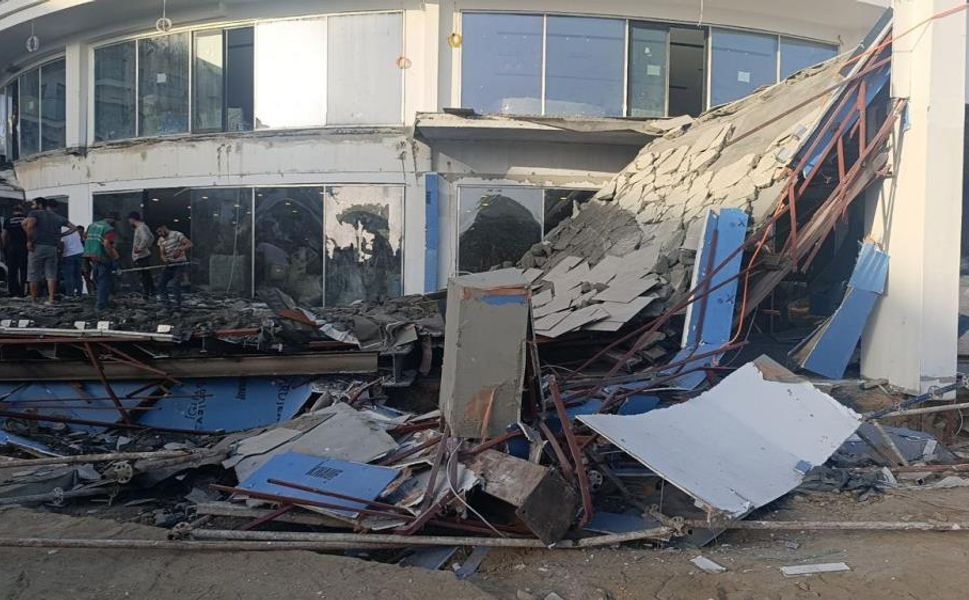 Otel inşaatında balkon göçtü: Ekipler seferber oldu!