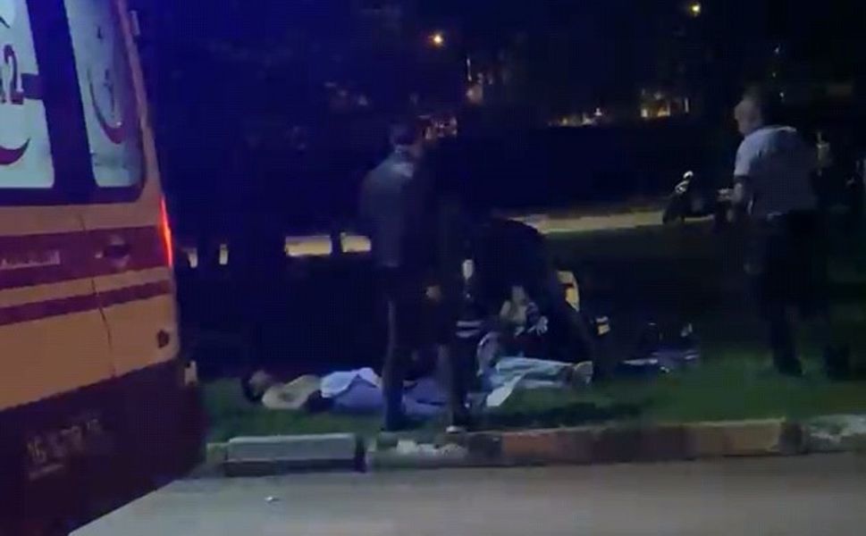 Parkta lazer tartışması kanlı bitti: 1’i ağır 2 yaralı