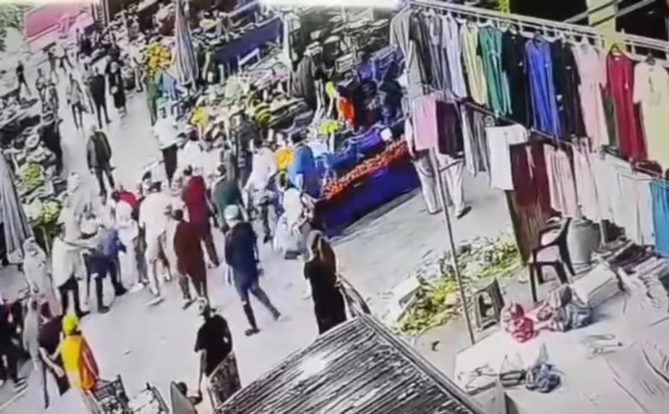 Pazar yerinde zabıta memuruna saldırı: Ameliyata alındı!