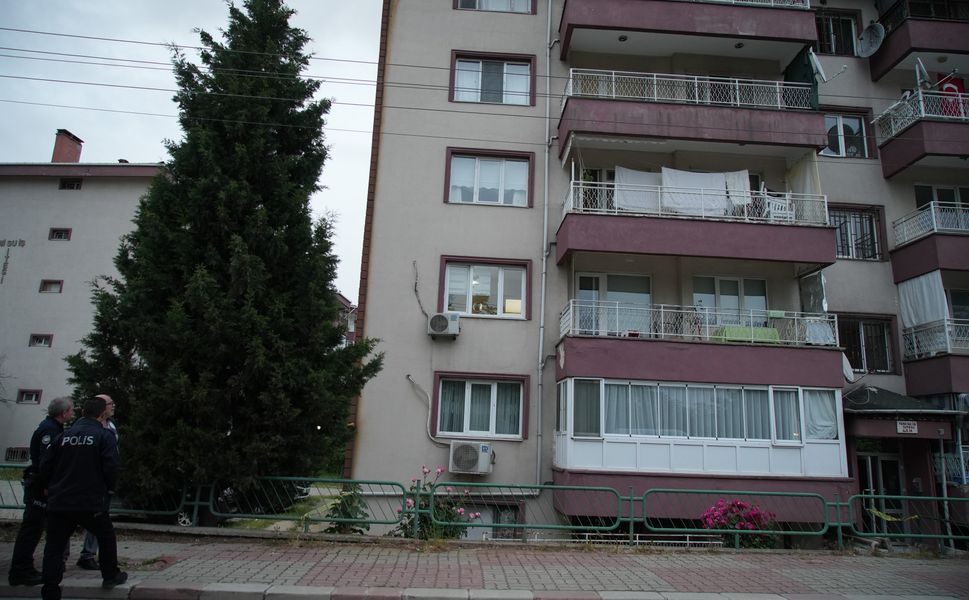Pencereden düşen adamdan acı haber geldi