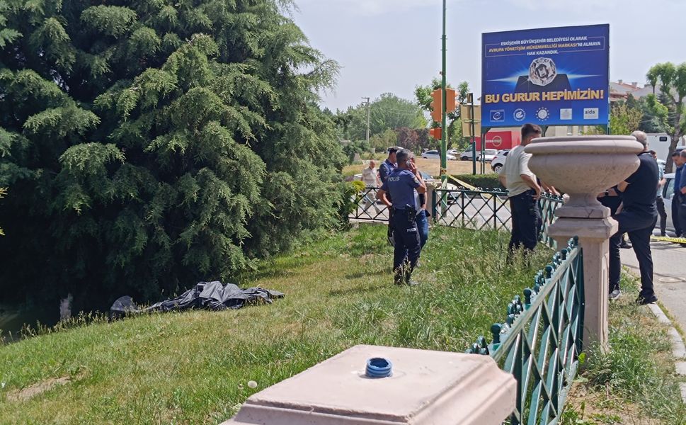 Şüpheli ölüm! Çayda erkek cesedi bulundu