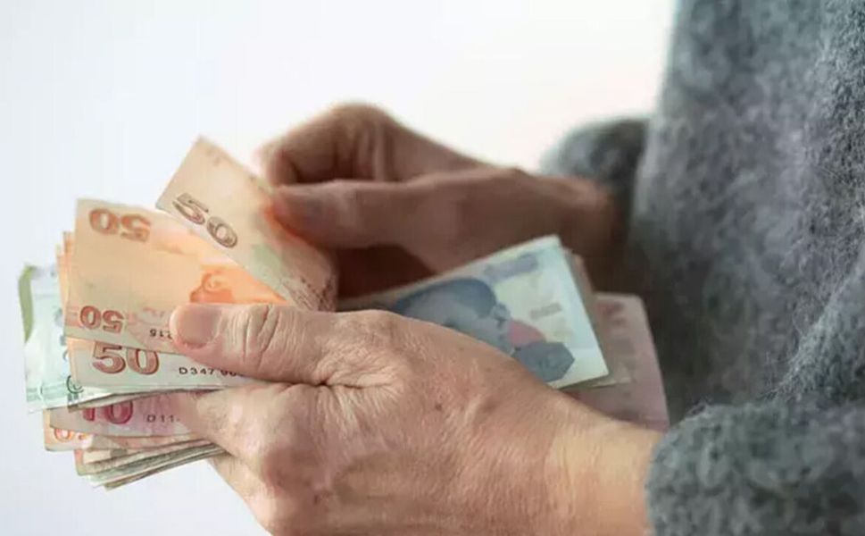 800 bin emekli kök aylık nedeniyle taban maaşa takıldı