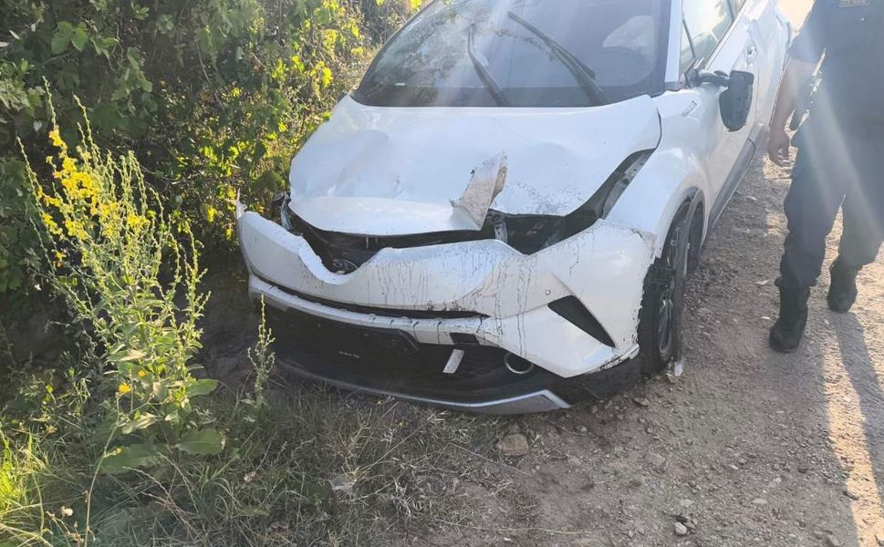 Takla atan araçtan çıkıp kaçtı