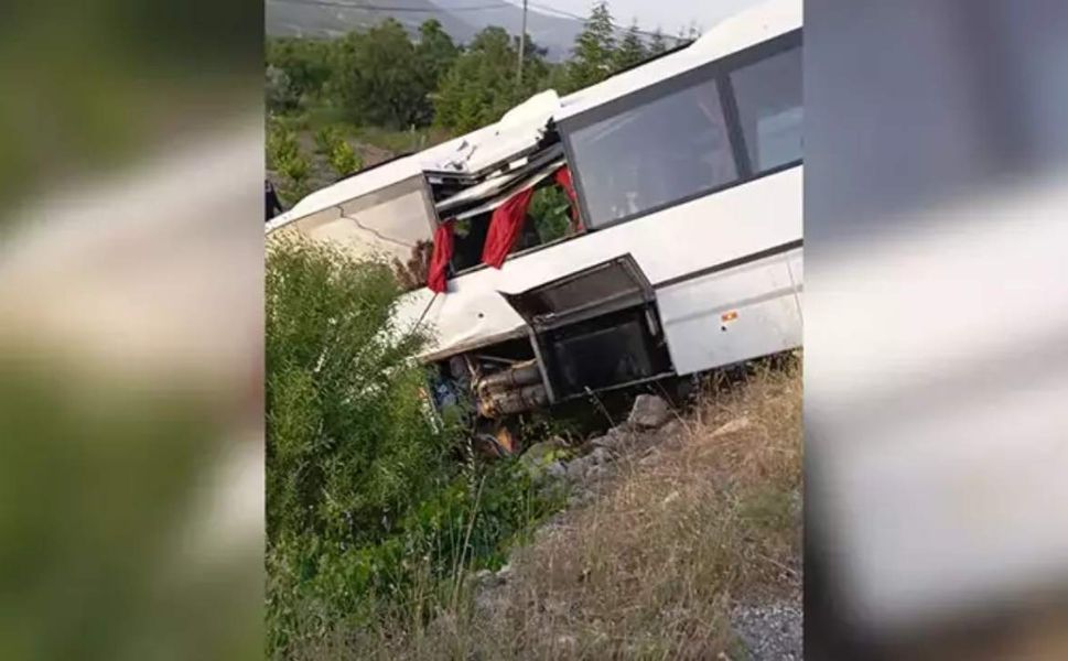 Tur otobüsünün şarampole düşmesiyle 16 kişi yaralandı