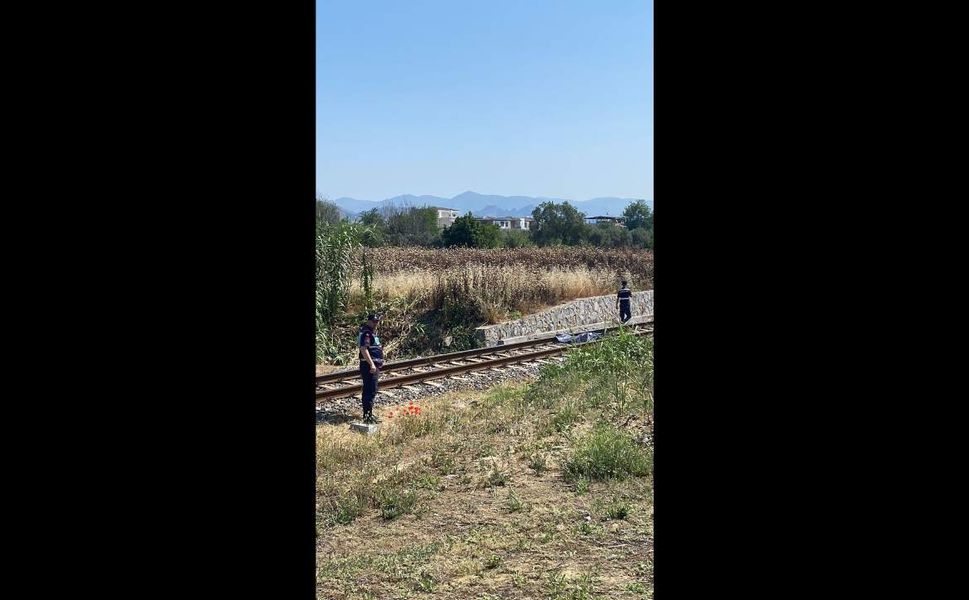 112 personeli trenin önüne atlayarak yaşamına son verdi