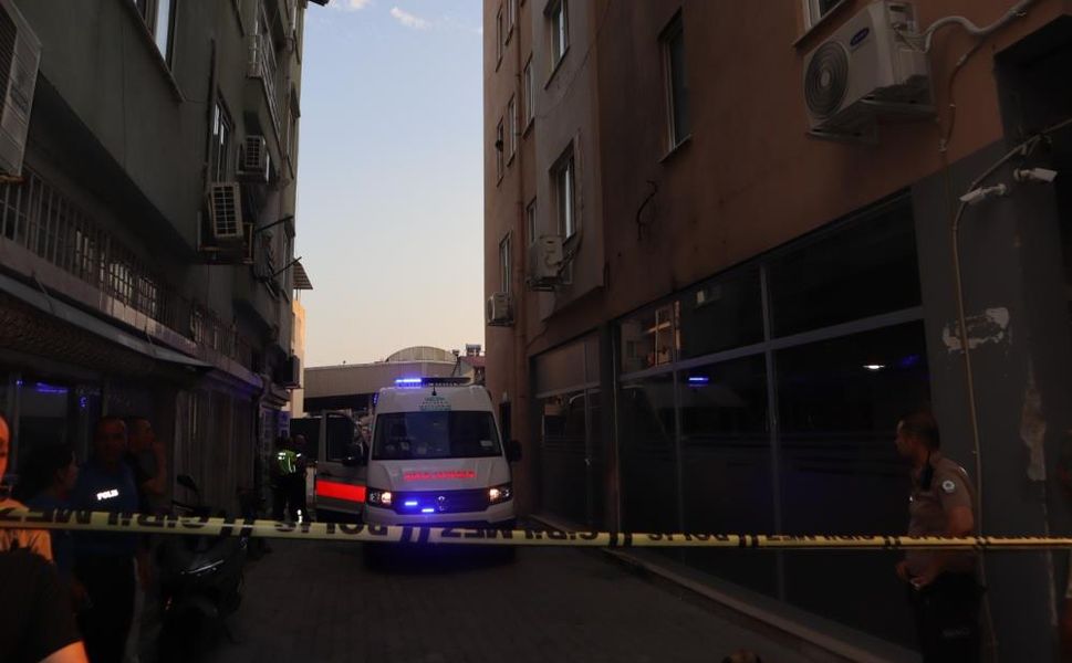 Alkol masasında kan donduran olay: Baba ve oğul hayatını kaybetti, bir kadın yaralı!