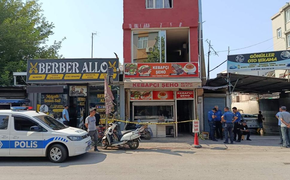 Annesinin boğazını k*sti, defalarca bıçakl*yarak öld*rdü