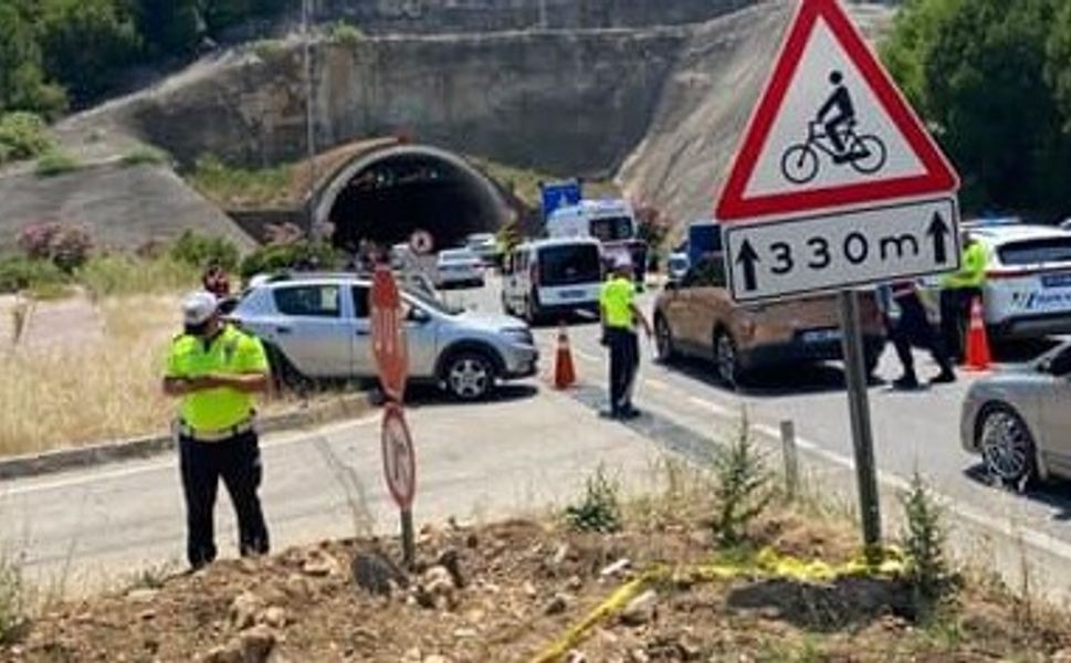 Feci kaza: İki genç hayatını kaybetti, dört kişi yaralandı