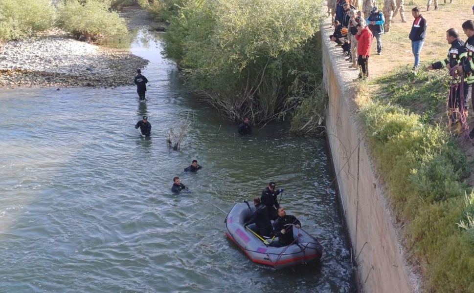 Balık tutmak için girdiği nehirde boğularak hayatını kaybetti
