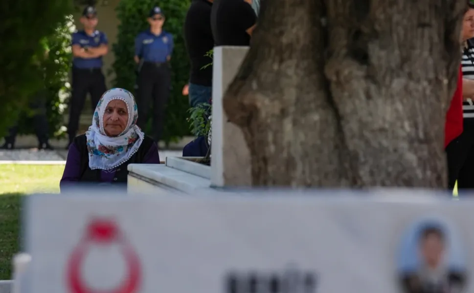 Bayram öncesi acılı ailelerden Işıkkent Polis Şehitliği'ne ziyaret