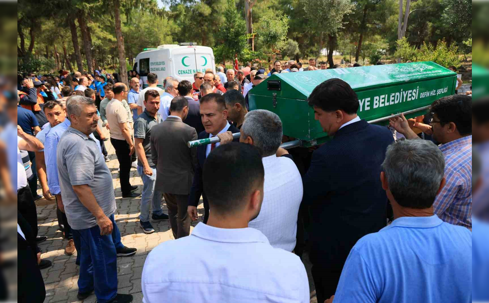 Depremde hayatını kaybeden 14 yaşındaki Afranur, gözyaşlarıyla son yolculuğuna uğurlandı