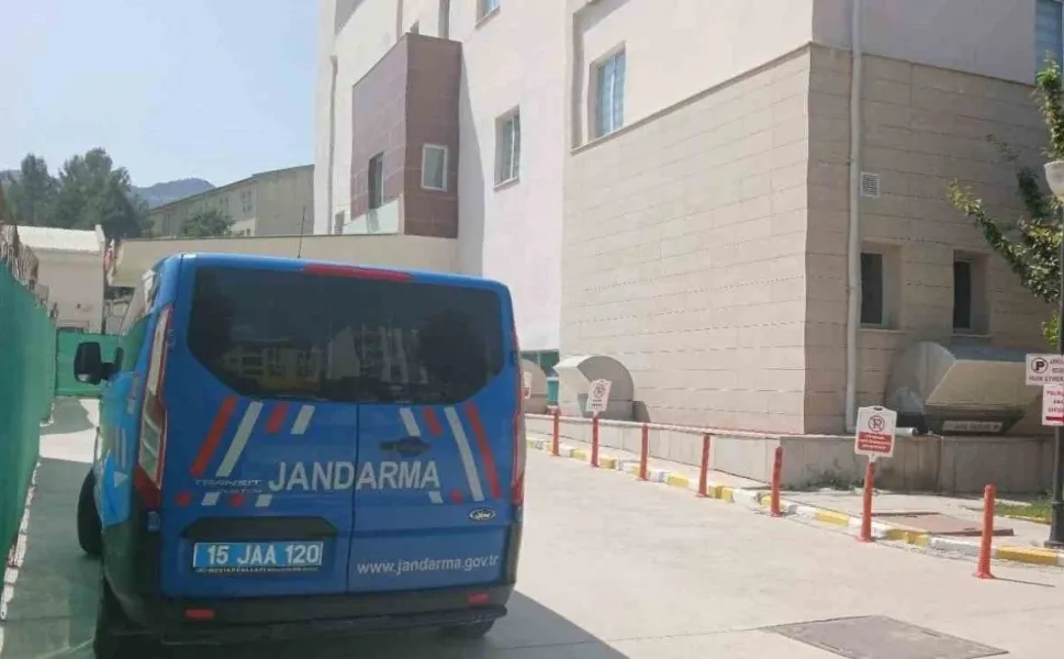 Elini kıyma makinesine kaptıran genç kız ağır yaralandı