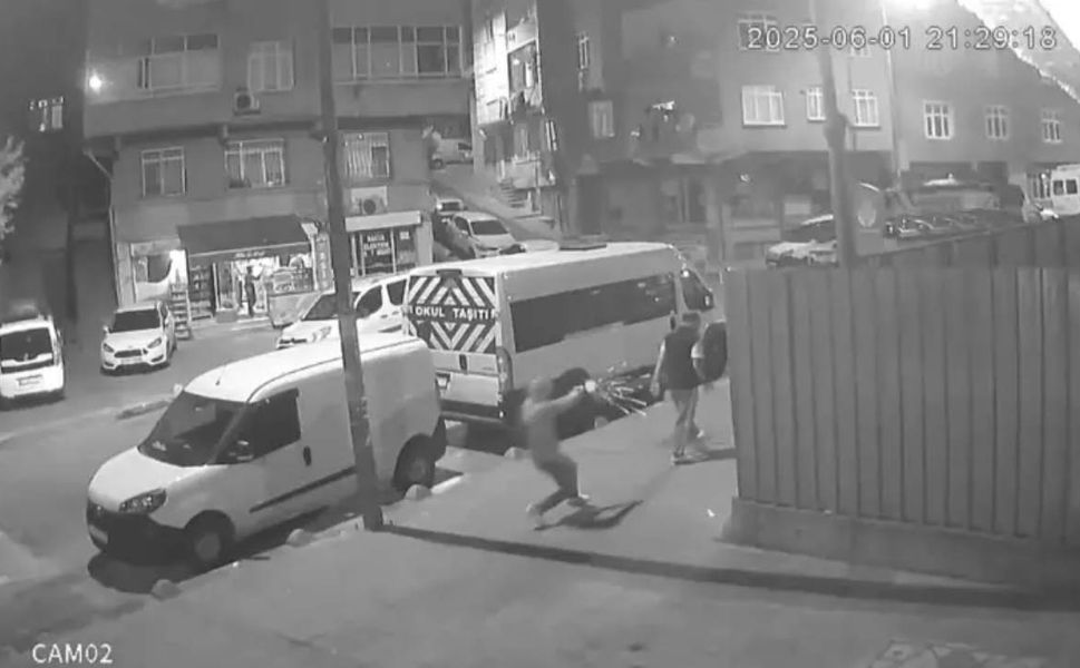 Eski sevgilisinin birlikte olduğunu öğrendiği arkadaşını öldürdü