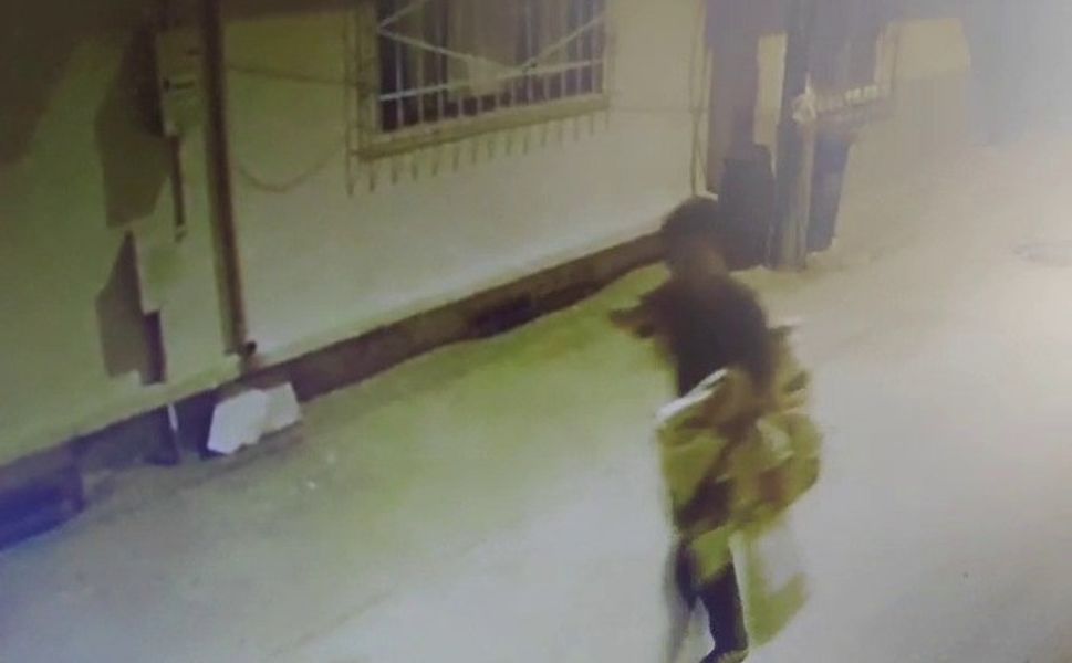 Televizyonu kucağında götürdü, polis takibinden kurtulamadı!