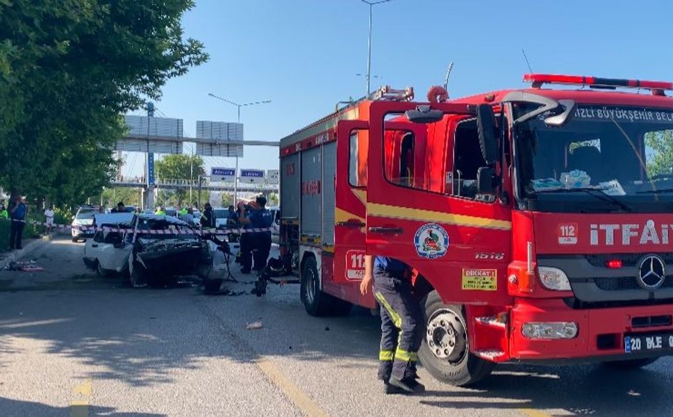 Feci kaza: Otomobil ağaca çarptı, 1 ölü 4 yaralı!