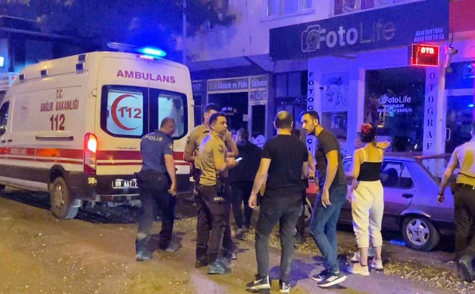 Genç kadın üvey kardeşini bıçaklayarak öldürdü