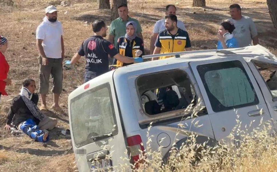 Halfeti gezisi faciayla sona erdi: Araç takla attı, yaralılar var!
